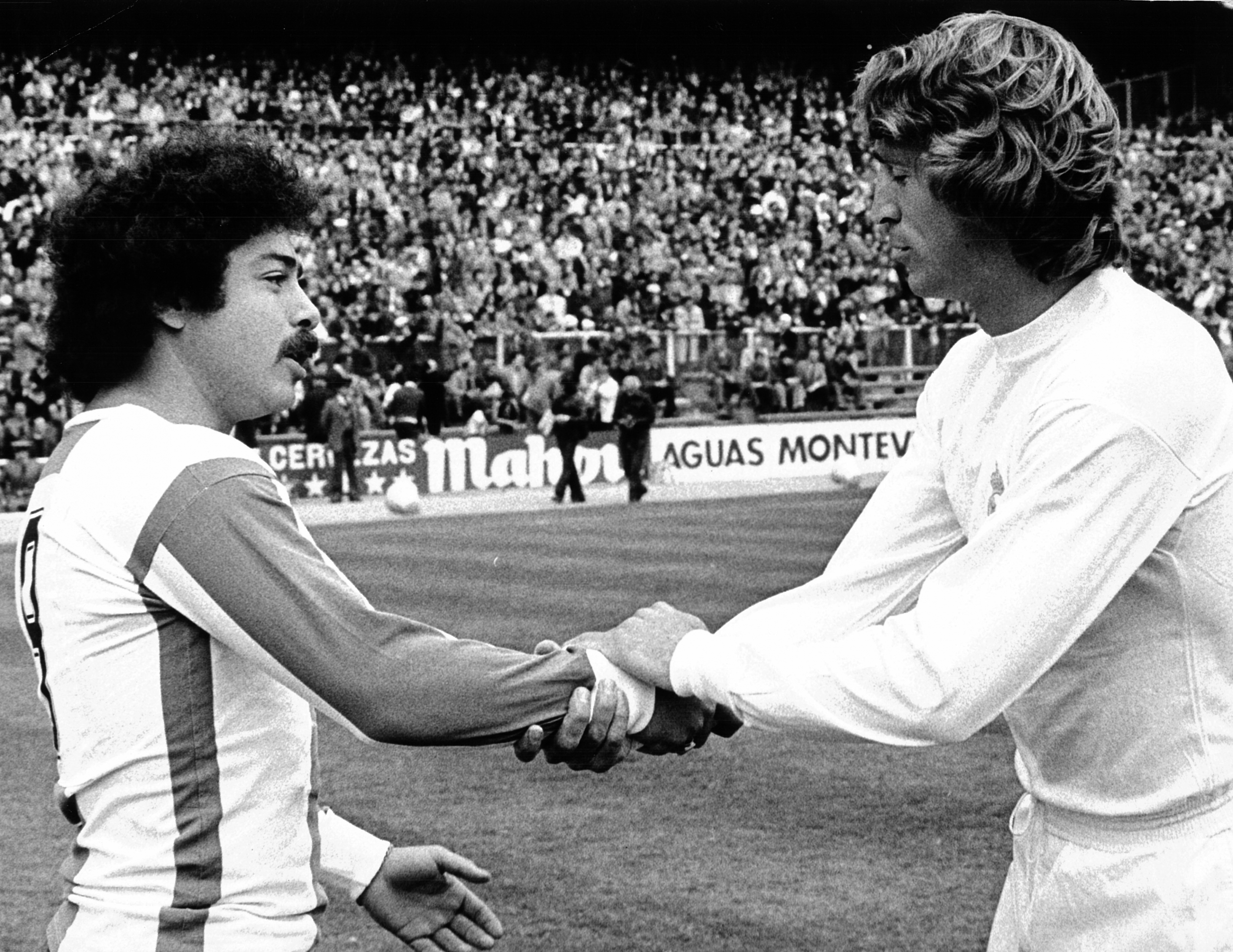 Sol y el chileno Caszely, en un Madrid-Espanyol en el Santiago Bernabéu.