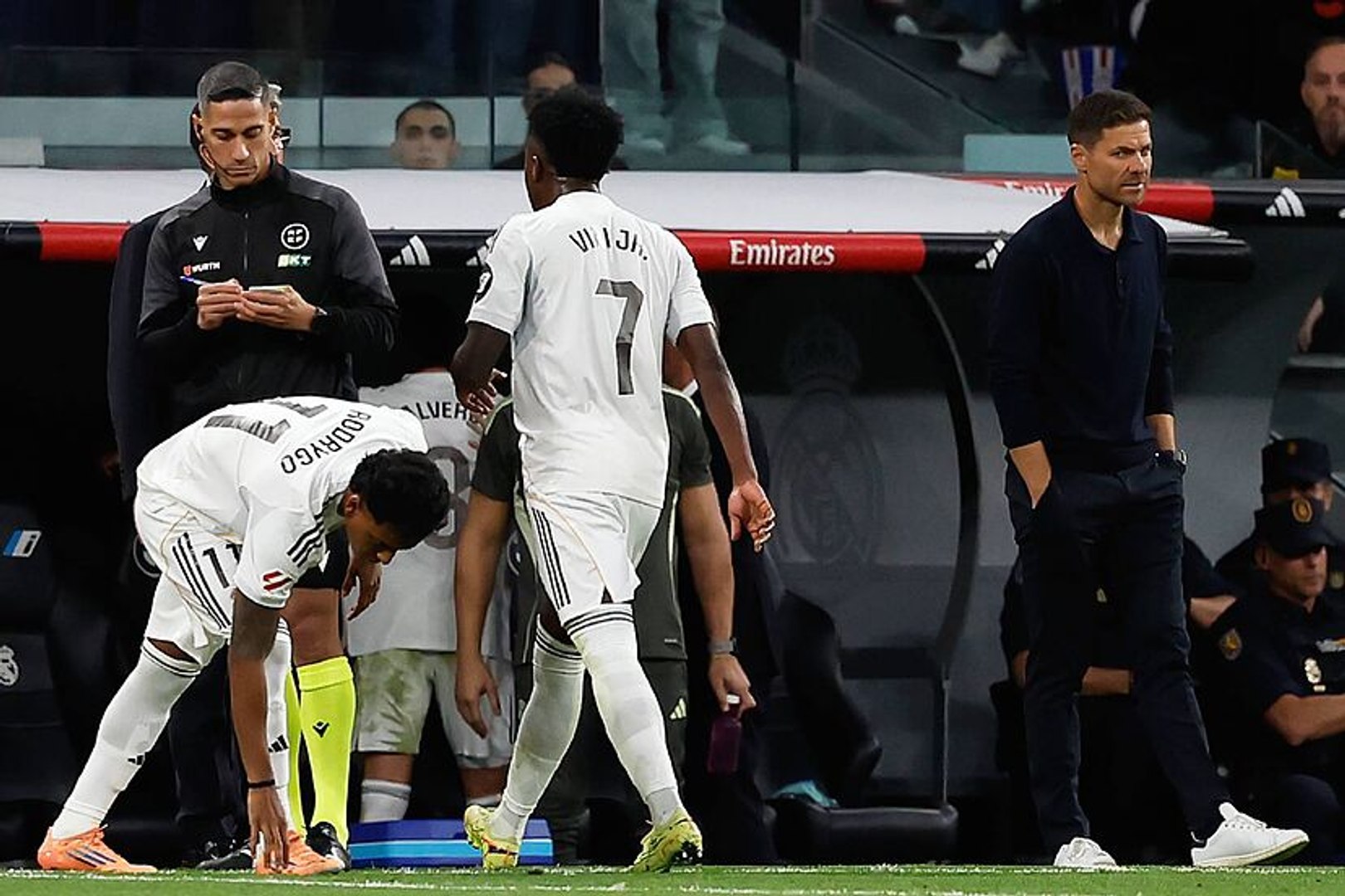Vinicius, durante su cambio en el Clásico.