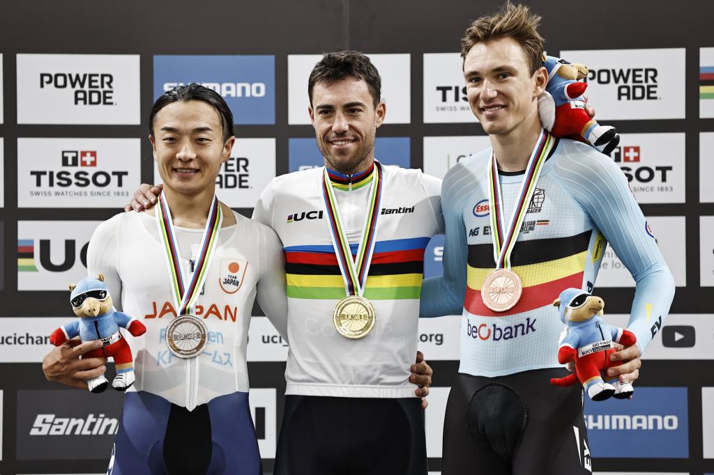 Albert Torres, acompañado en el podio por Kazushige Kuboki (plata) y Lindsay De Vylder (bronce).