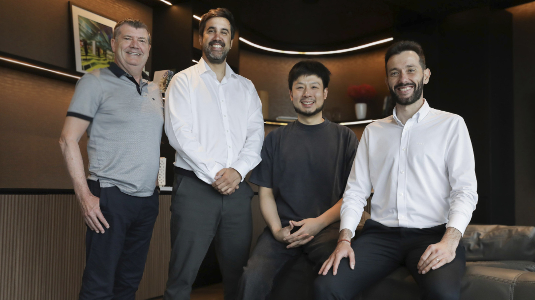 Ron Gourlay, Javier Solís, Kiat Lim y Carlos Corberán, en mayo de 2025.