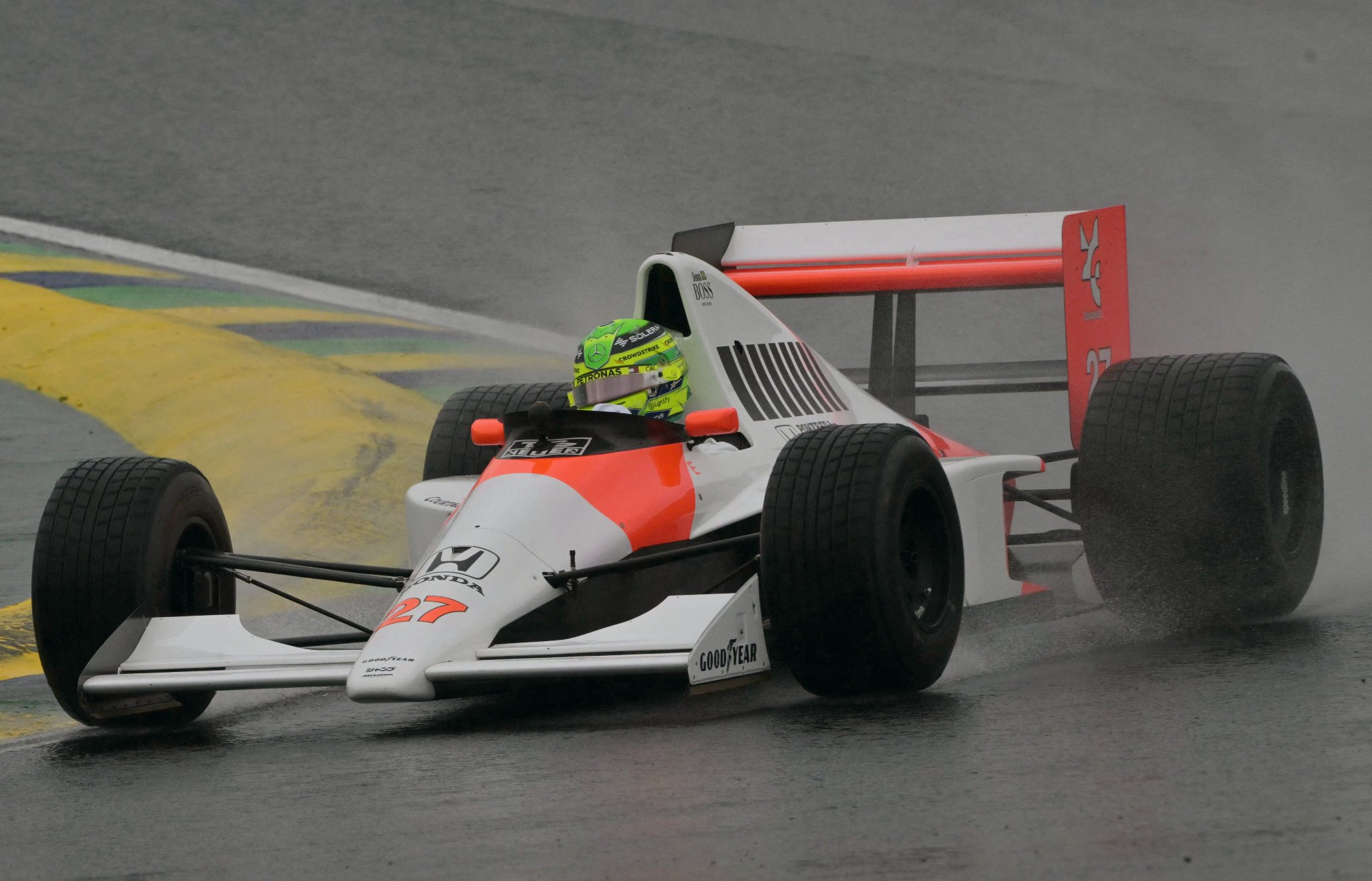 Hamilton, con el McLaren de Senna.