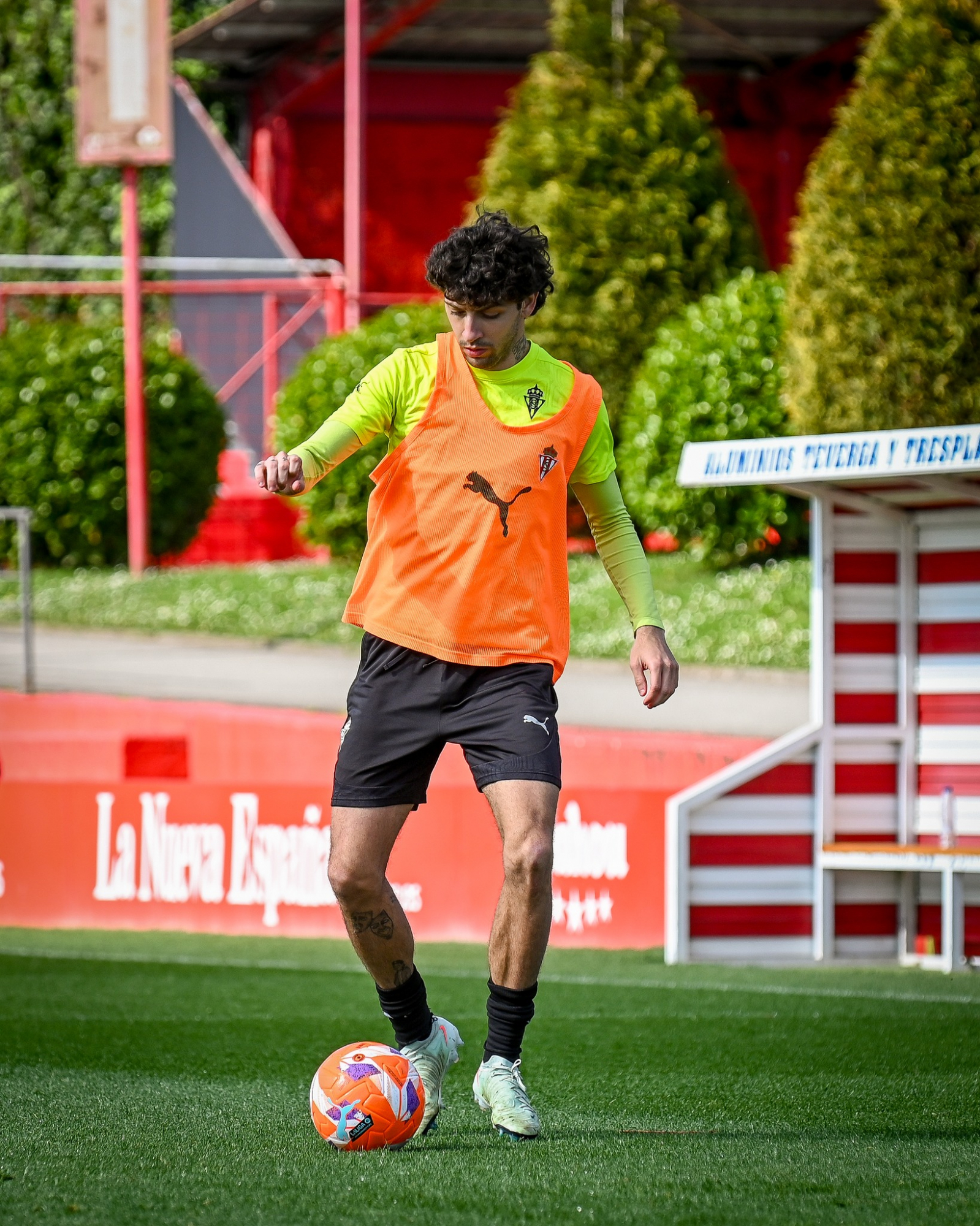 La camiseta que usará el Sporting será muy parecida a esta