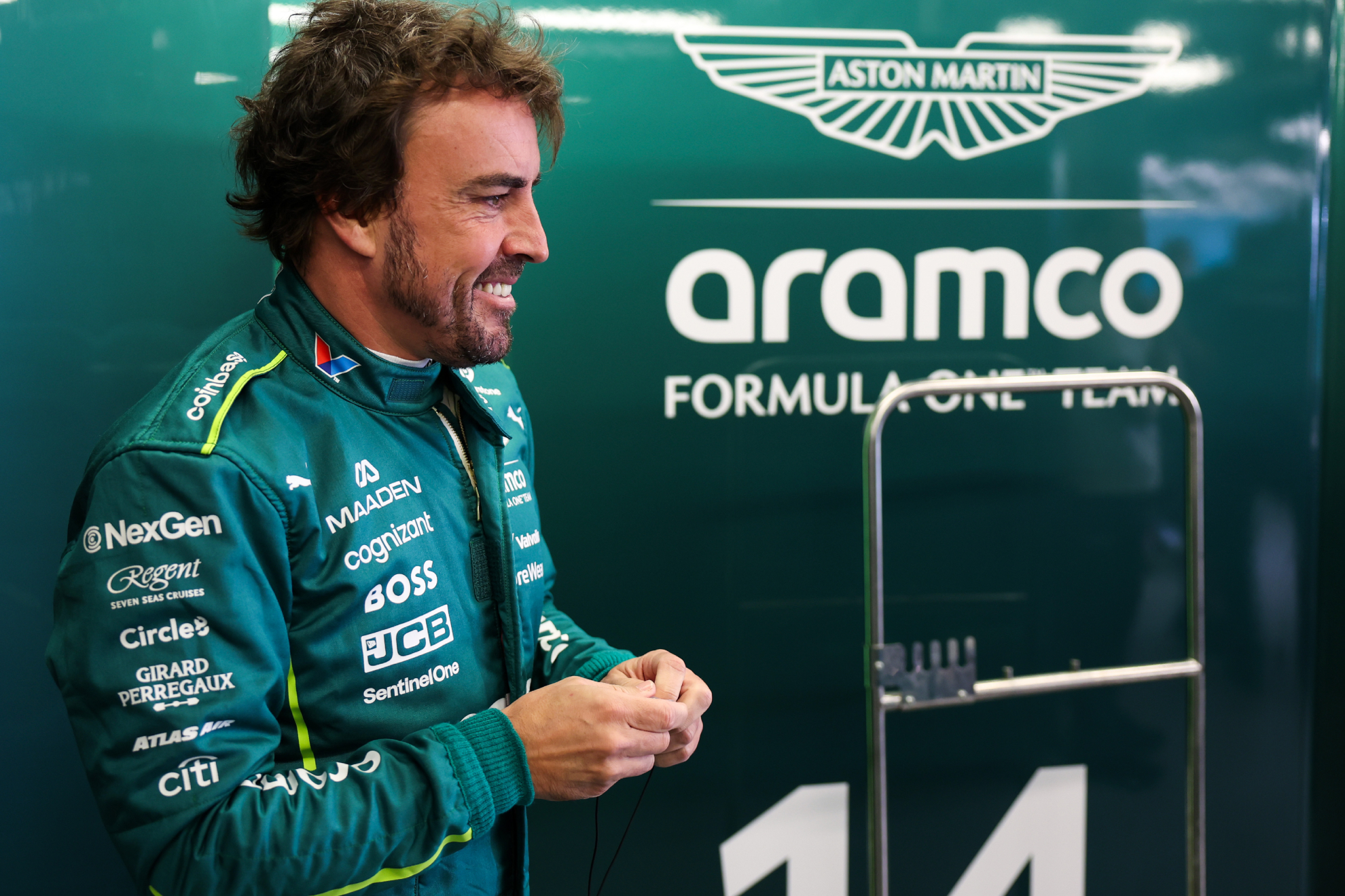 Alonso, sonriente, en el vestuario.