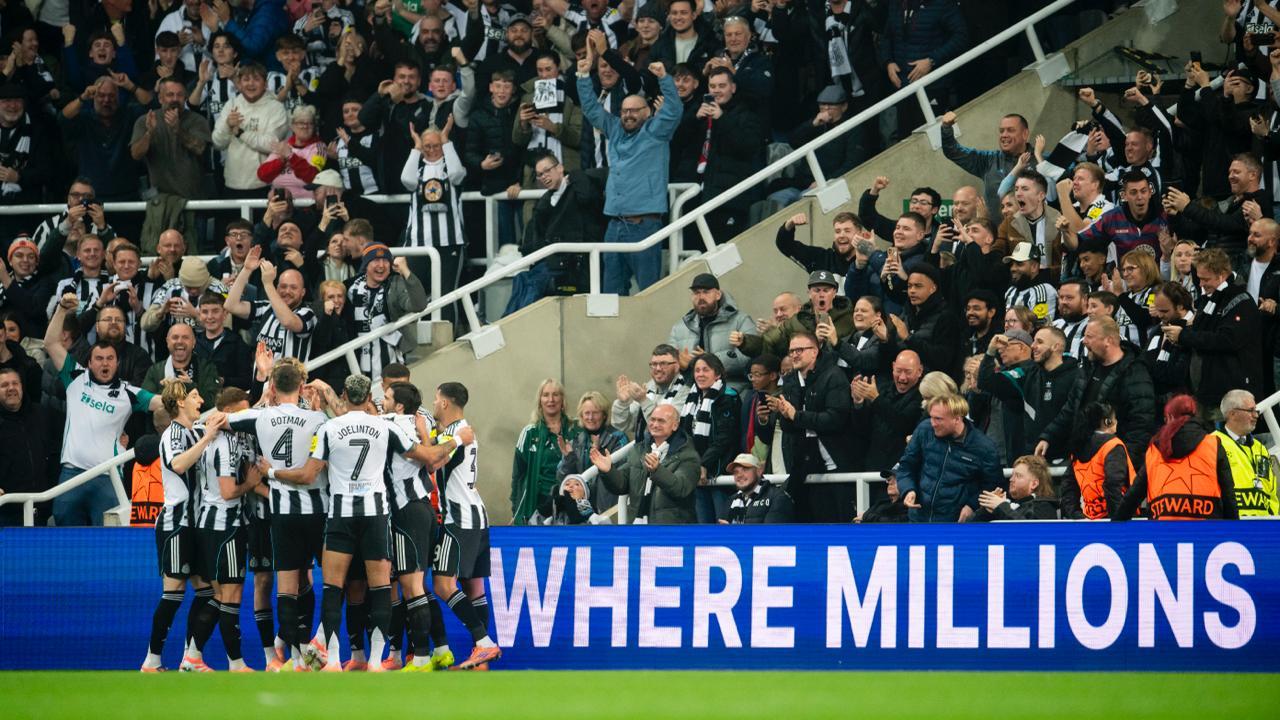 Los jugadores del Newcastle celebran uno de sus goles