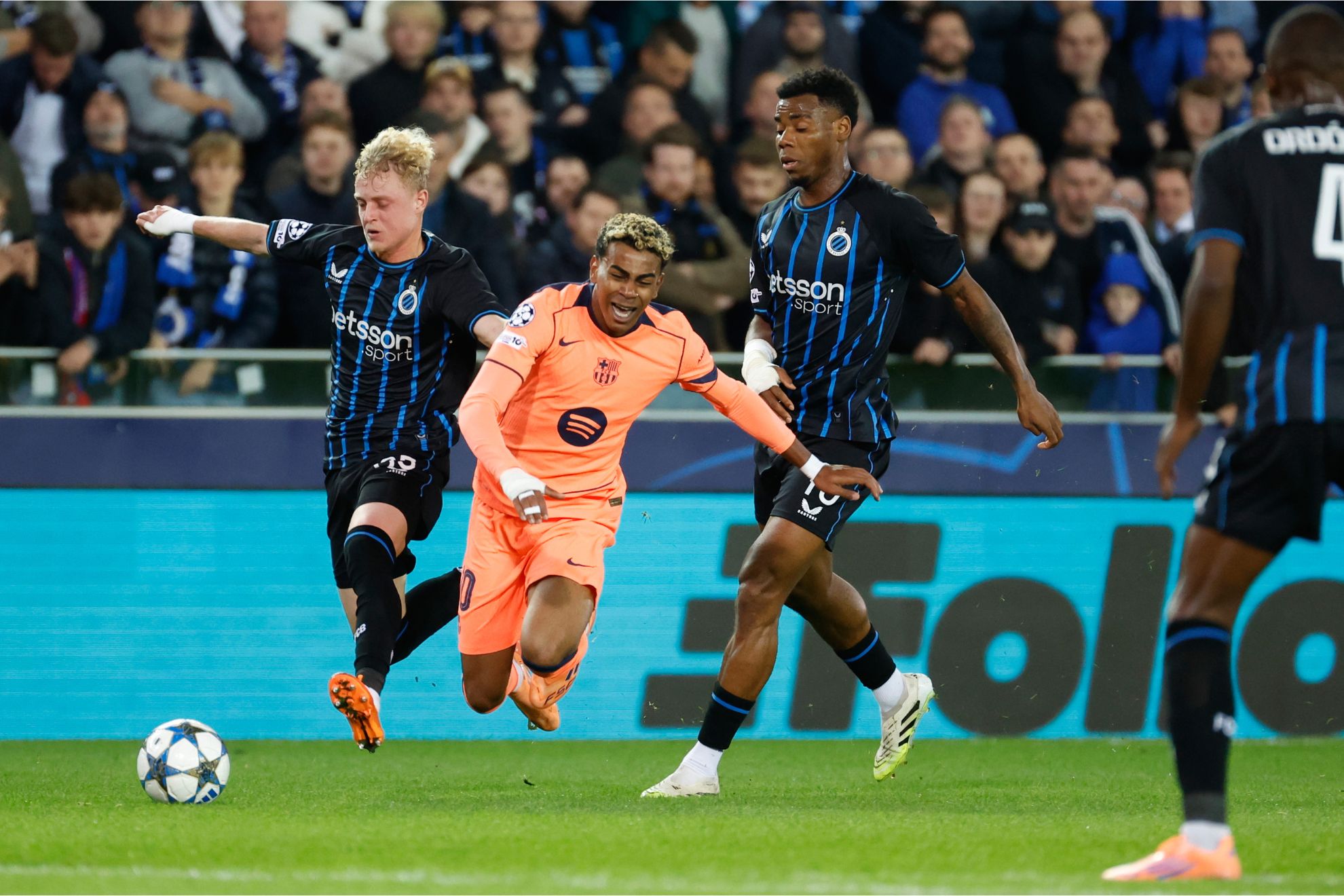 Lamine Yamal, durante el partido contra el brujas