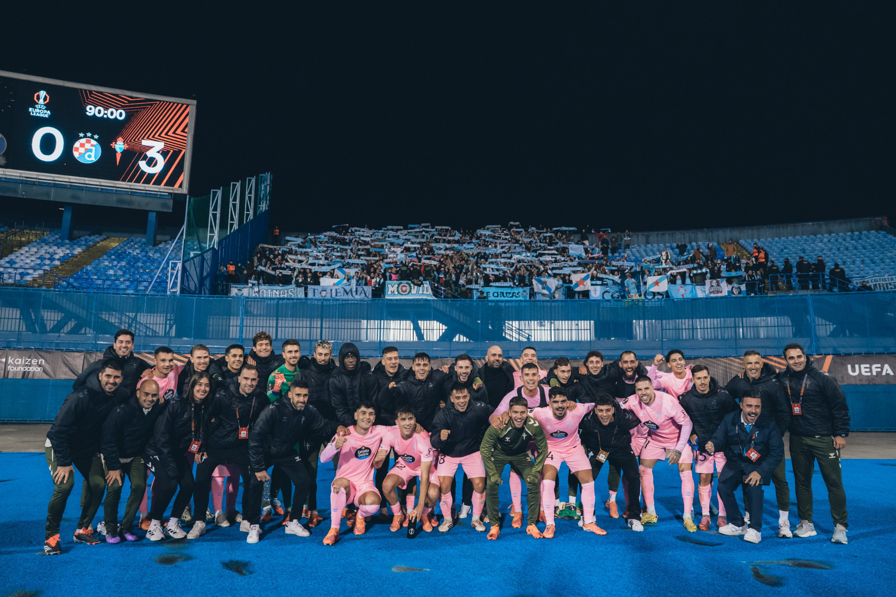 Los jugadores del Celta celebran la victoria en Zagreb.