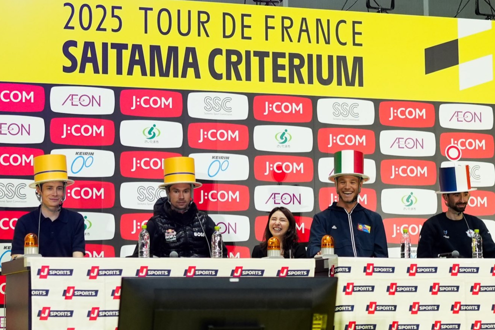 Vingegaard, Roglic, Milan y Paret Peintre se divirtieron con el programa de televisión.