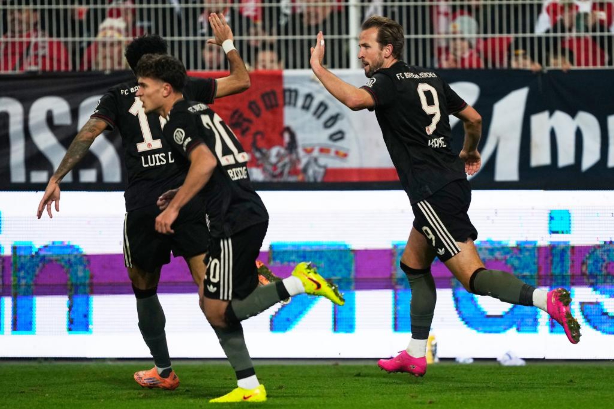 Kane celebra su gol.