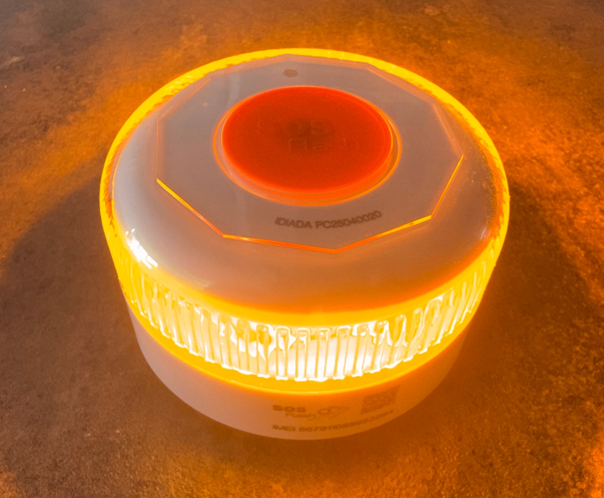 Deberás llevar una baliza V16 conectada en tu coche desde el 1 de enero de 2026