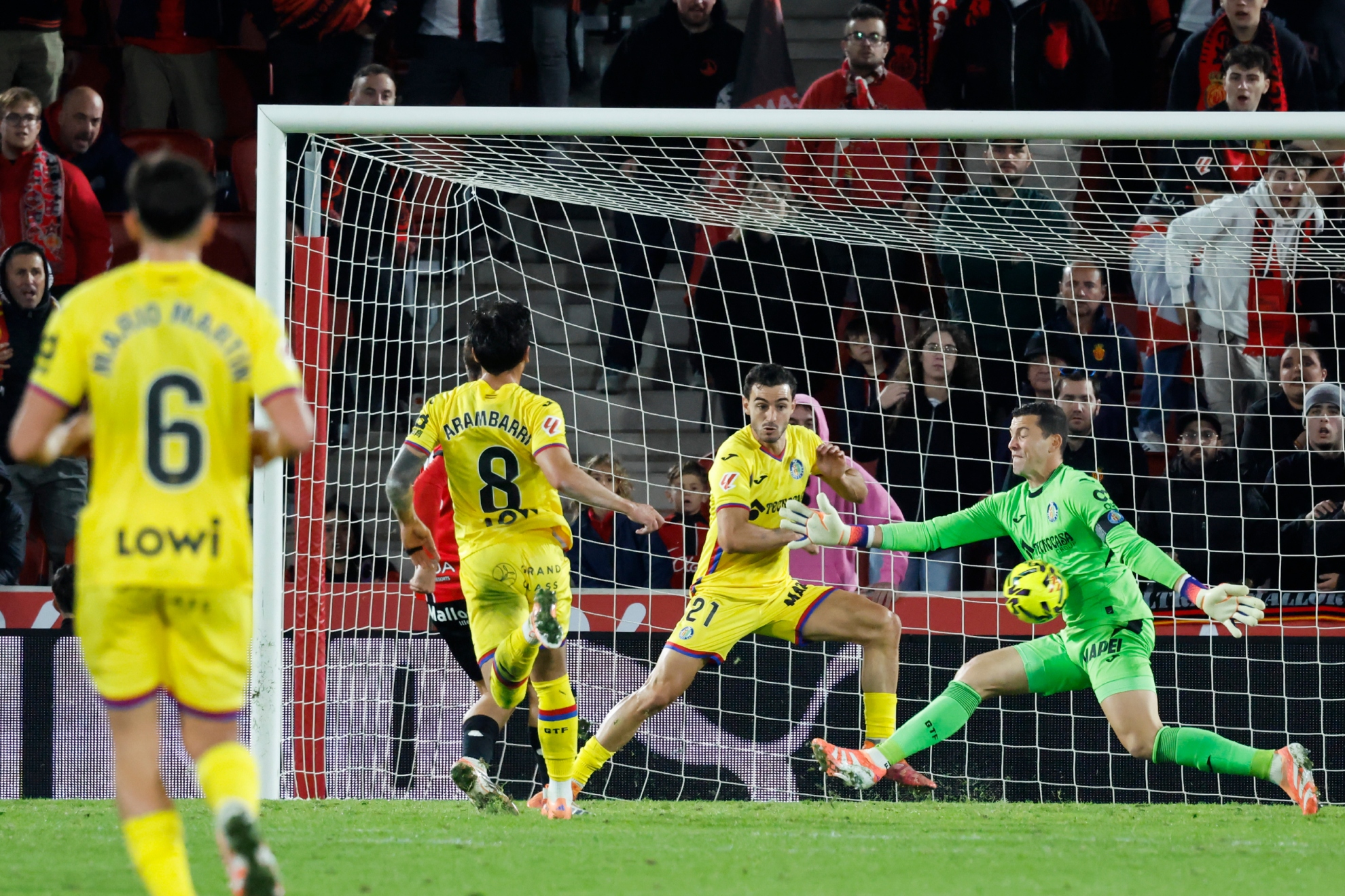 David Soria parando una acción del Mallorca.