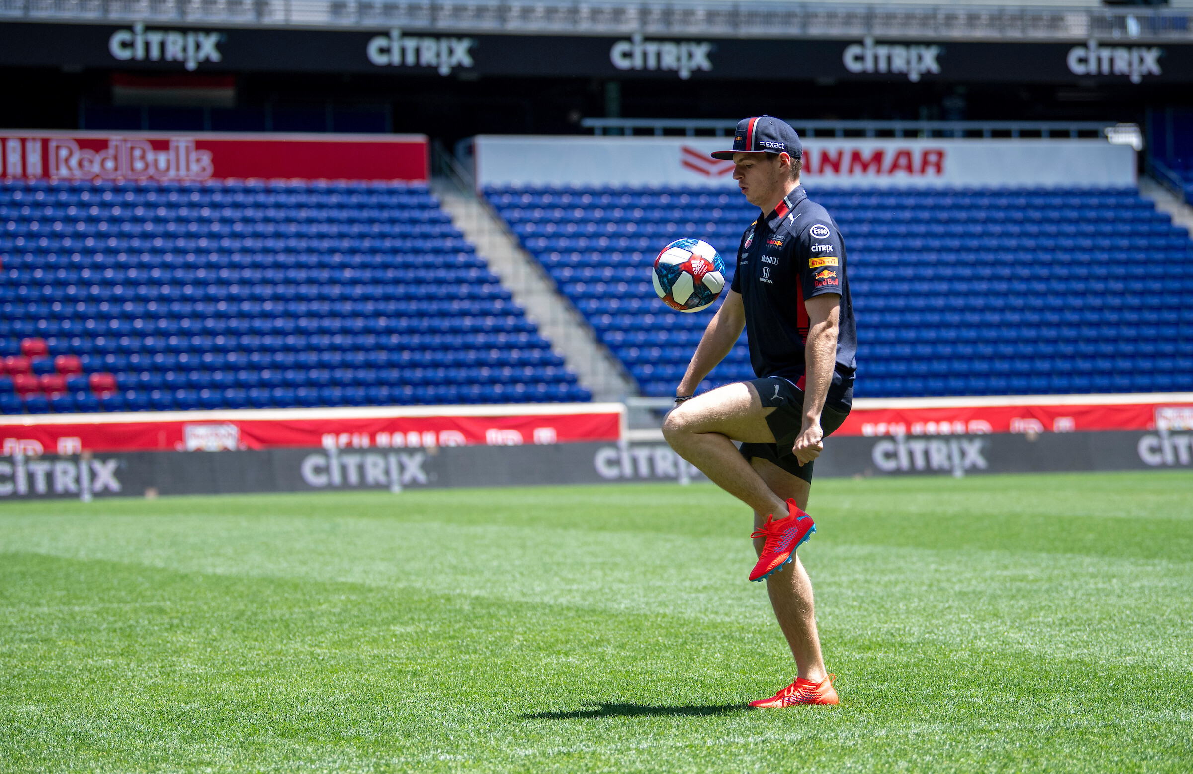 El campeón holandés es un gran aficionado -y entendido- del fútbol.