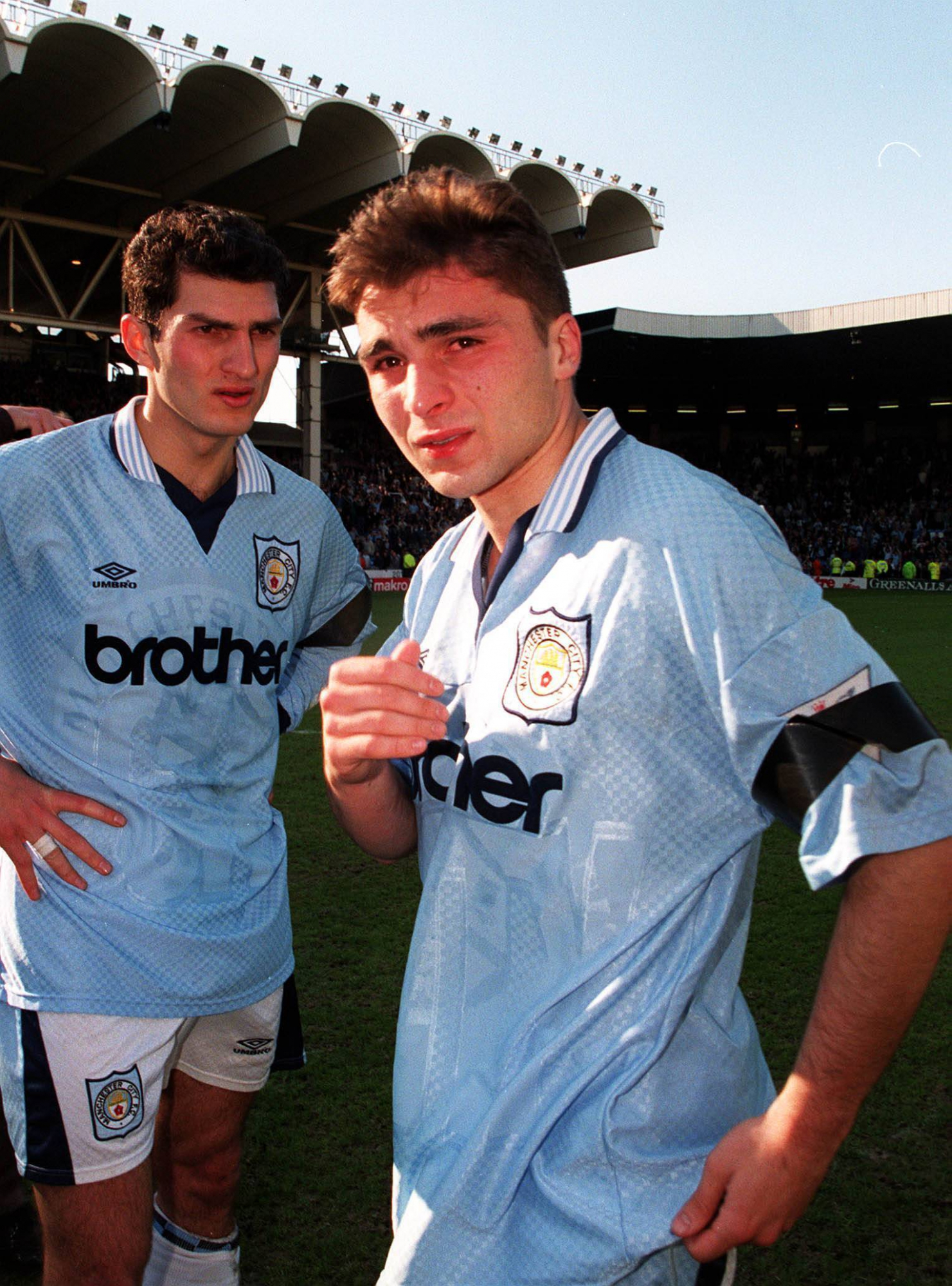 Georgiou Kinkladze y MiJAÍL Kavelashvili, con el Manchester City.