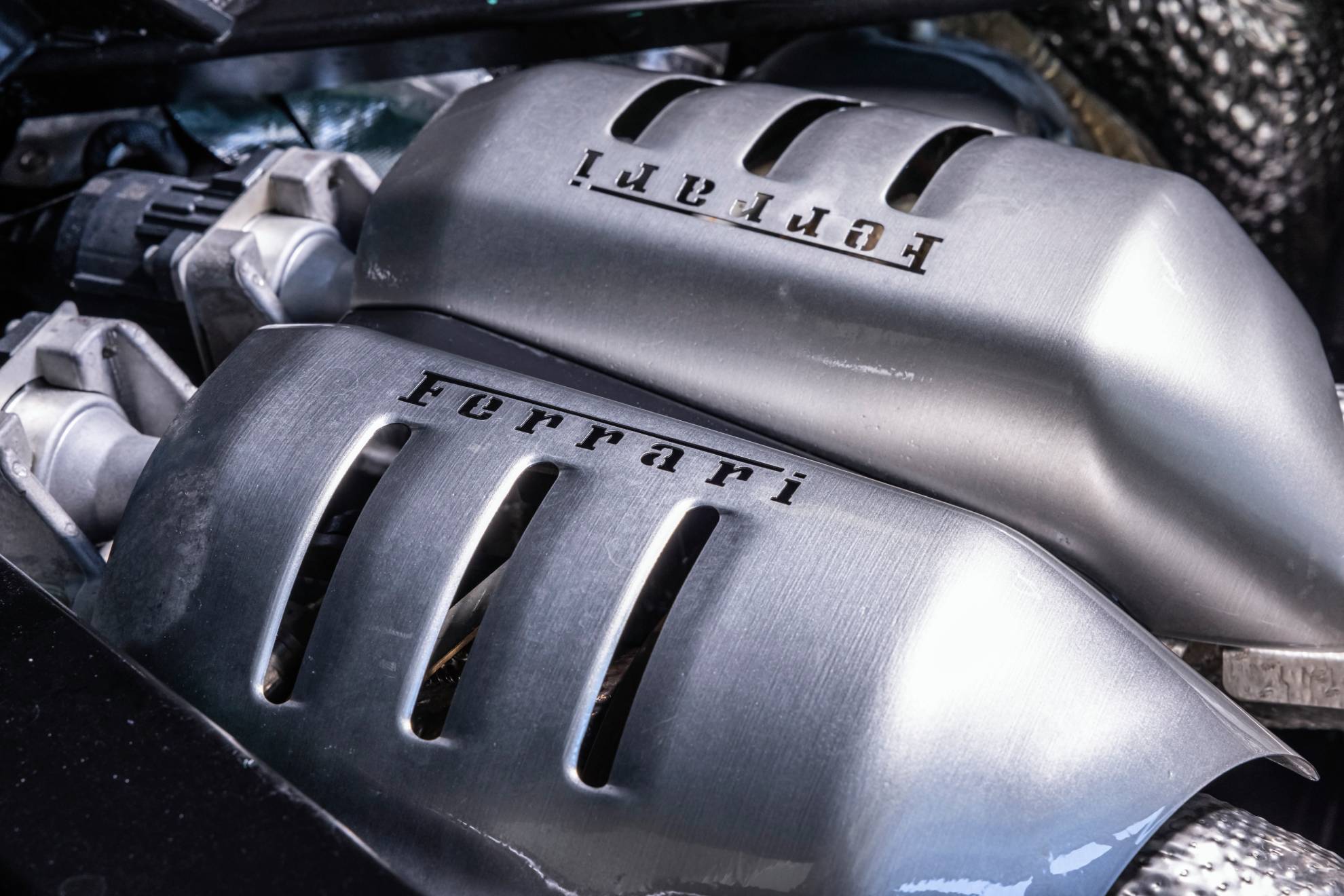 El motor térmico es un V6 de 3,0 litros a 120 grados.