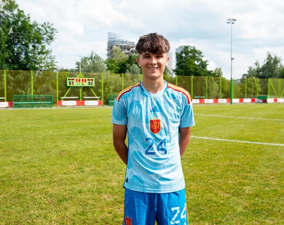 Guille López, delantero del Juvenil C del Madrid, con la selección.