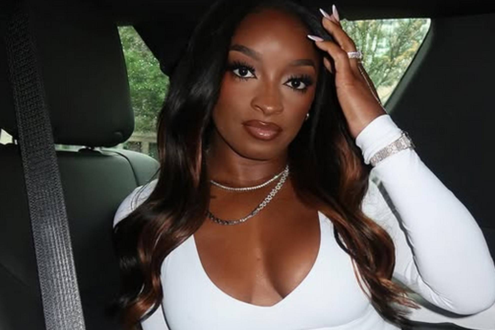 Simone Biles se sincera sobre su aumento de pechos: "Se trata de sentirse bien consigo misma"