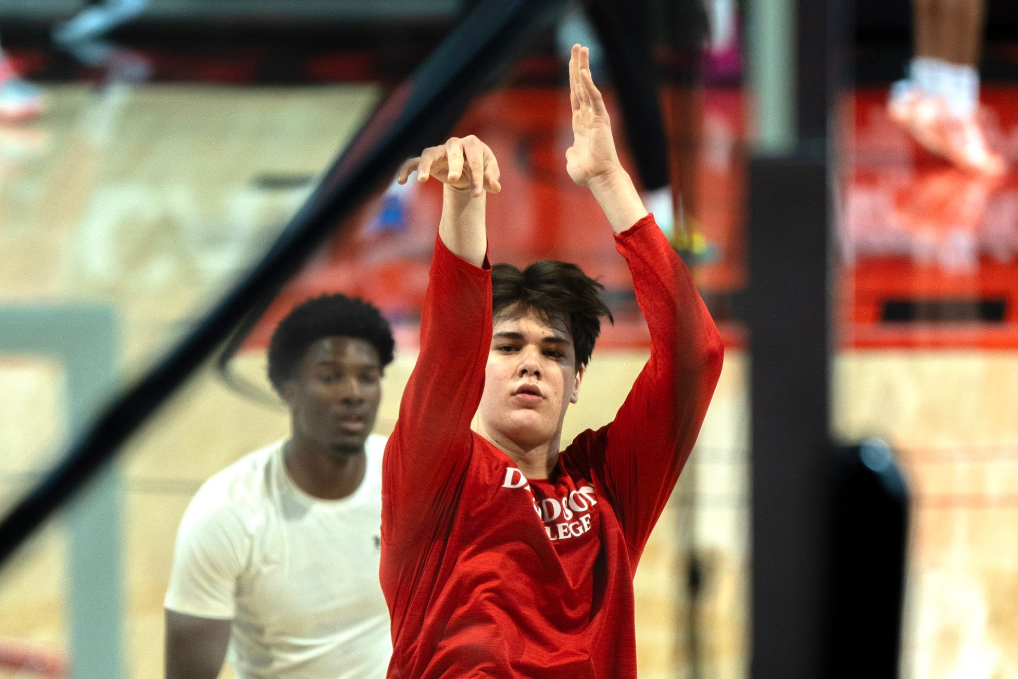 Ian Platteeuw, warming up with the Davidson Wildcats.