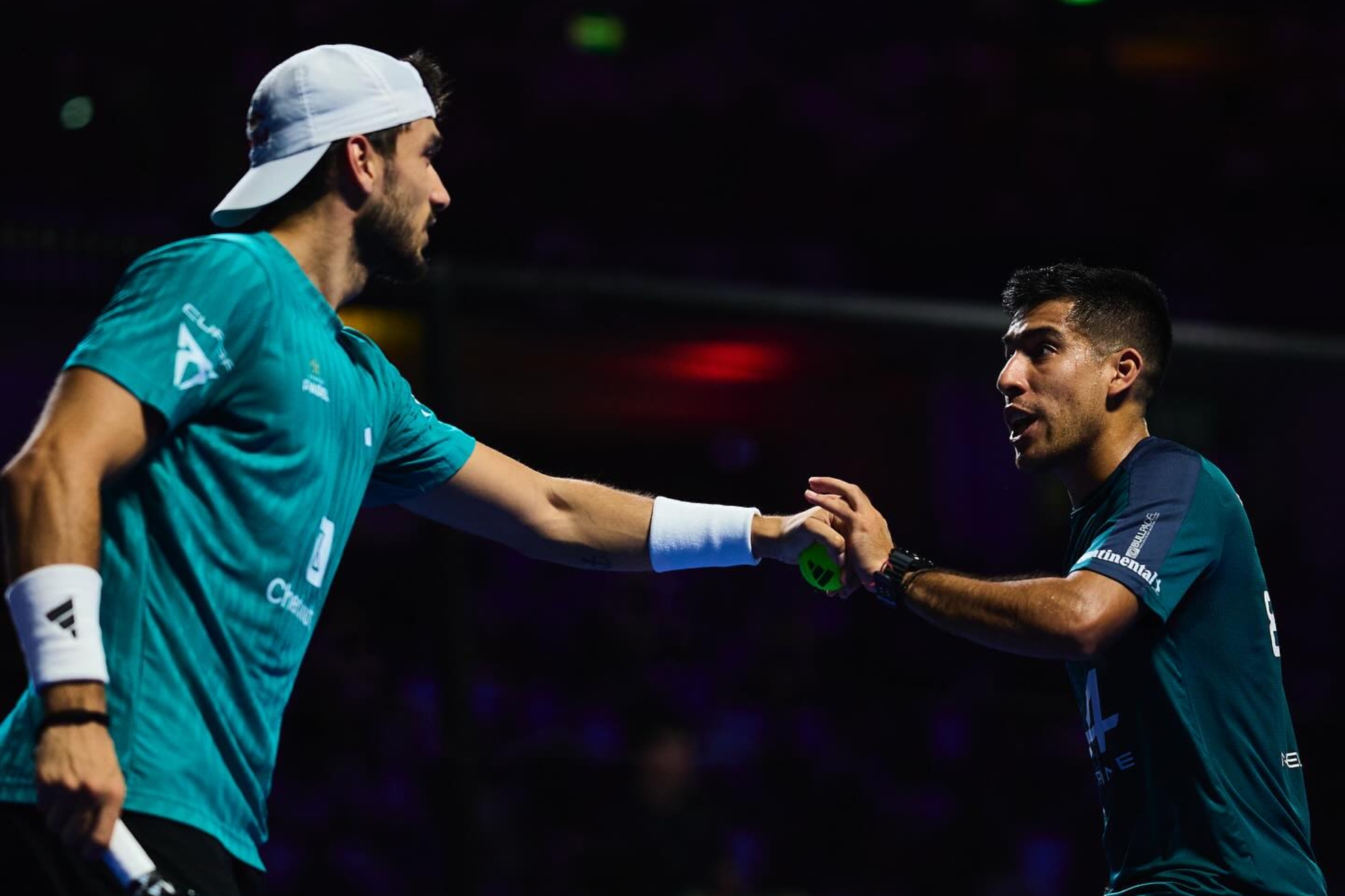 Chingotto y Galán celebrando un punto.