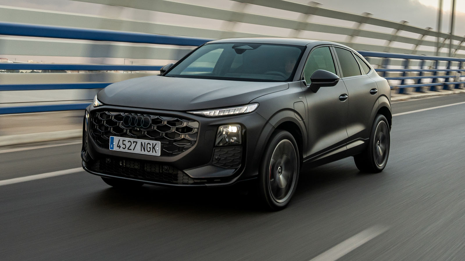 Essa tinta especial não pode ser removida em um lava-jato automático.