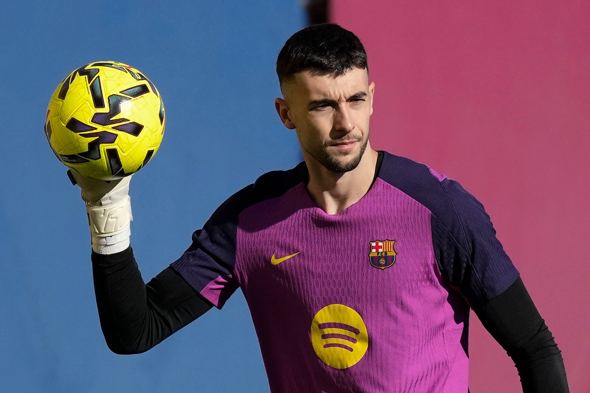 Joan García durante el entrenamiento de este viernes.