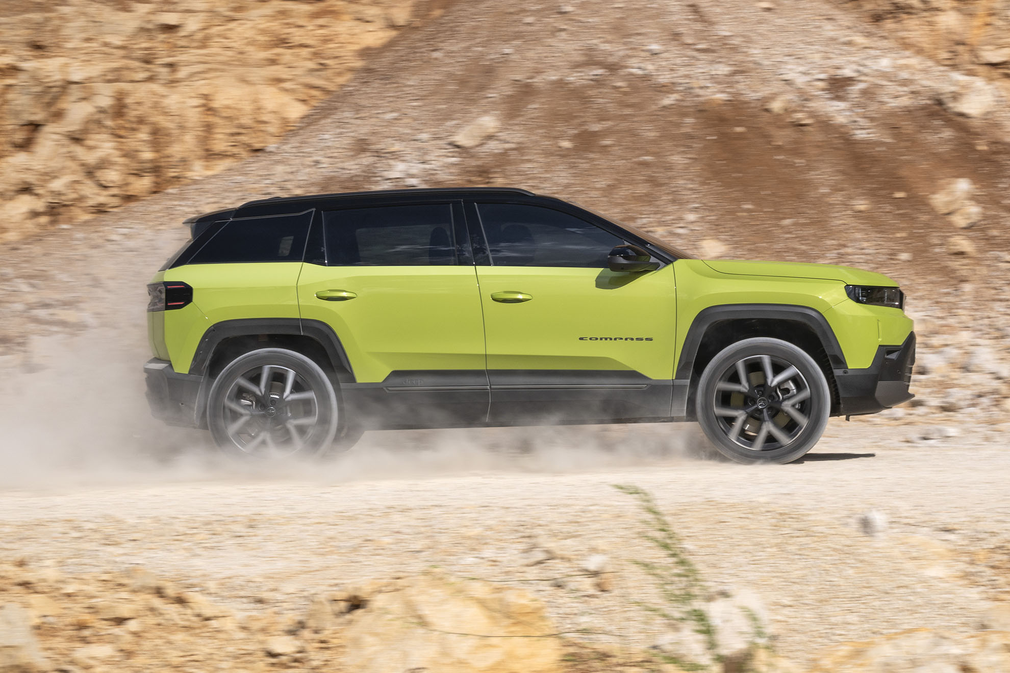 A distância entre eixos aumentou em 15,9 cm.