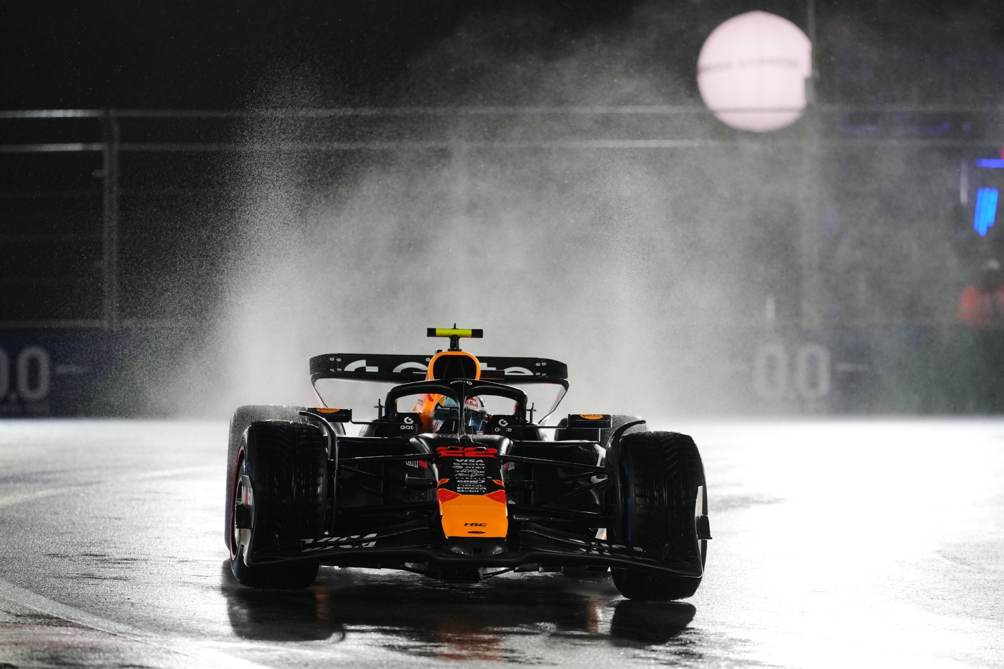 Yuki Tsunoda durante la sesión de clasificación del GP de Las Vegas.