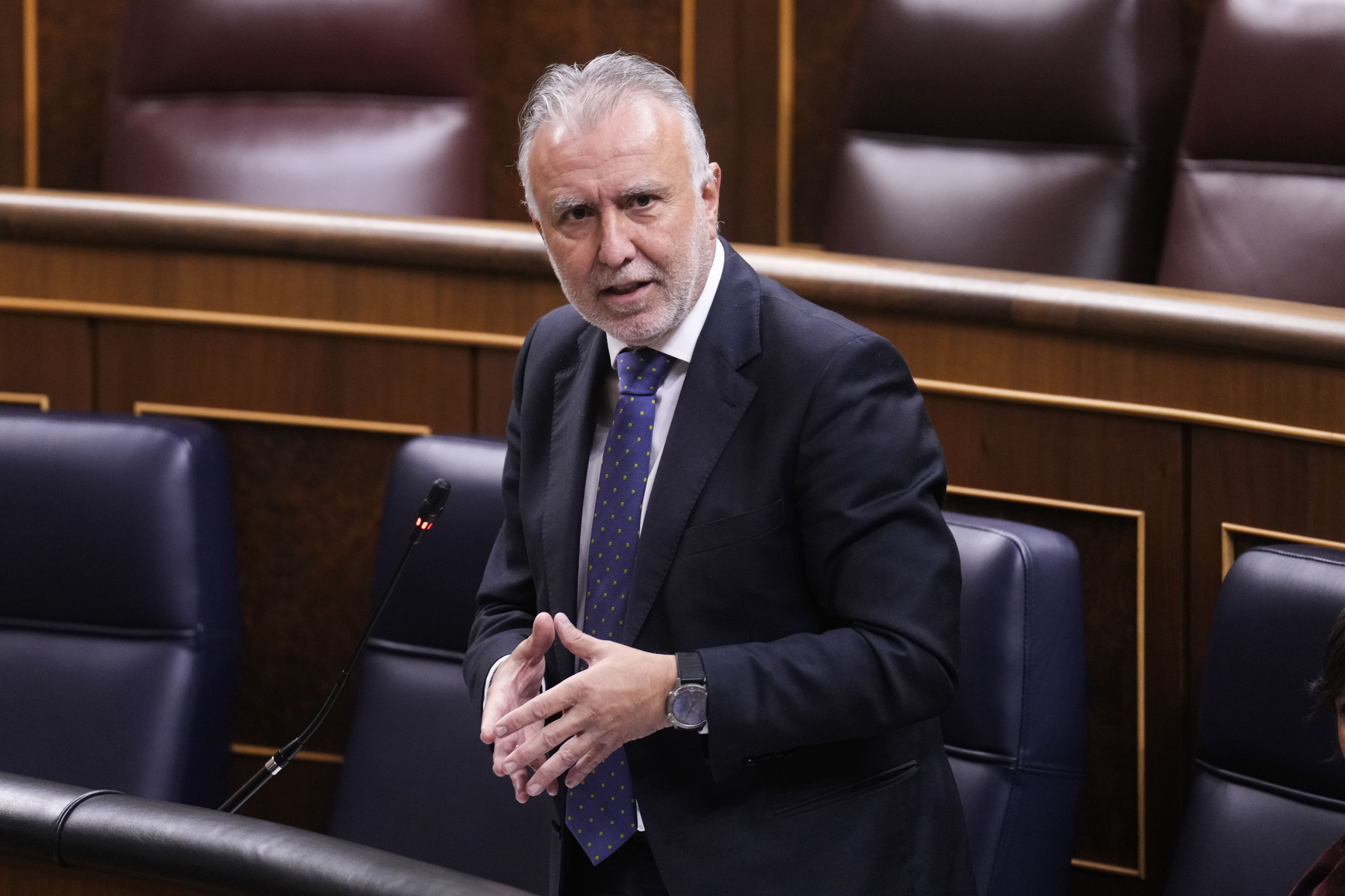 El ministro de Política Territorial y Memoria Democrática, Ángel Víctor Torres, durante una de las sesiones de control al Gobierno en el Congreso
