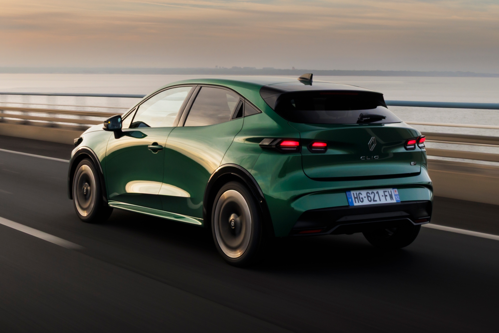 A gama de motores é composta por um motor a gasolina, um motor a GPL (Gás Liquefeito de Petróleo) e um motor híbrido.