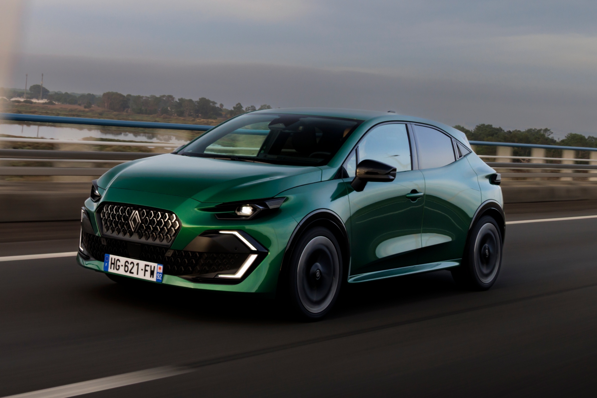 Testamos a versão híbrida, a mais avançada tecnologicamente da gama.