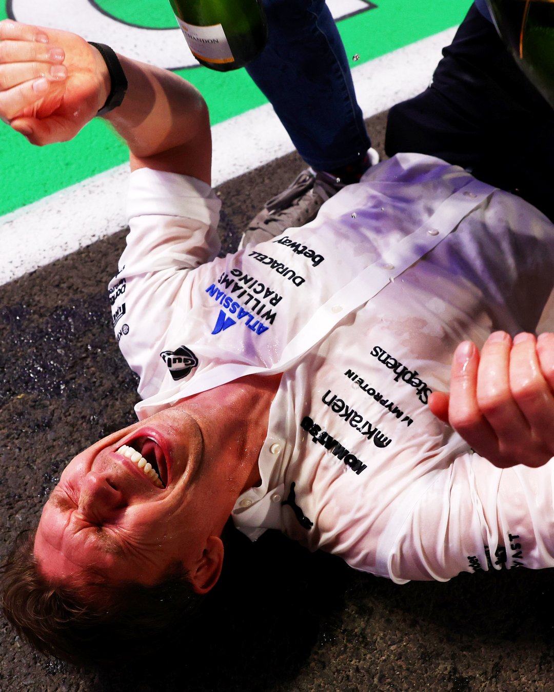 James Vowles, celebrando el podio de Sainz.