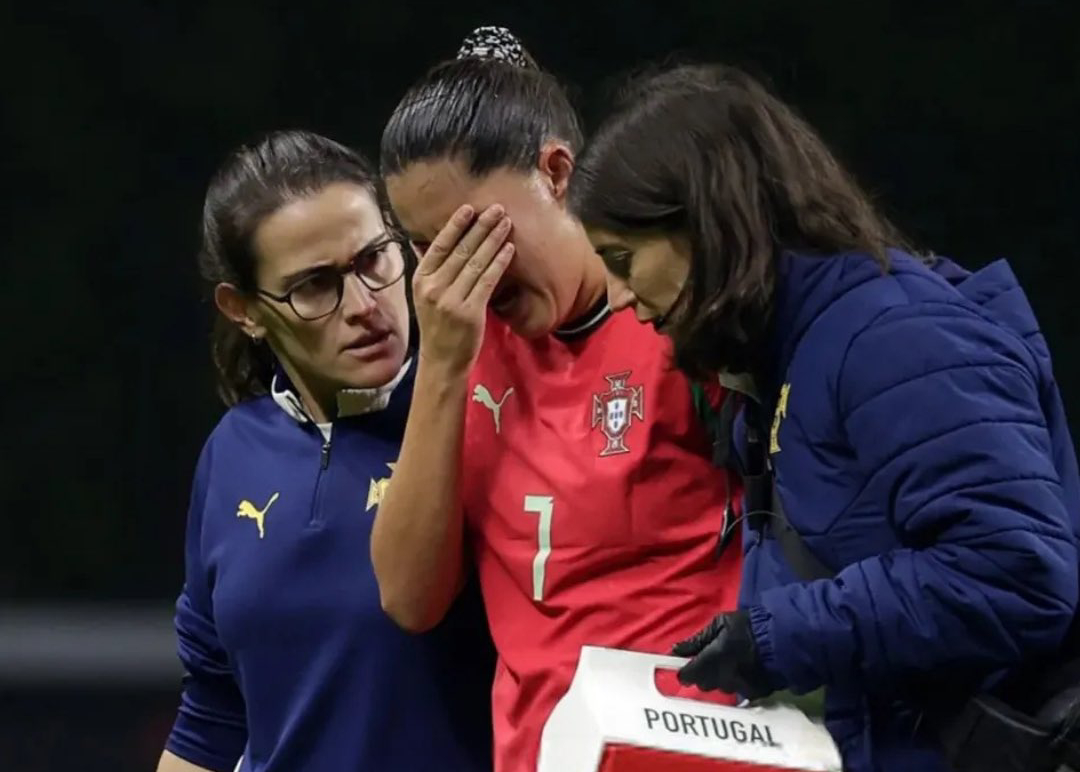 Kika Nazareth, tras lesionarse con Portugal.