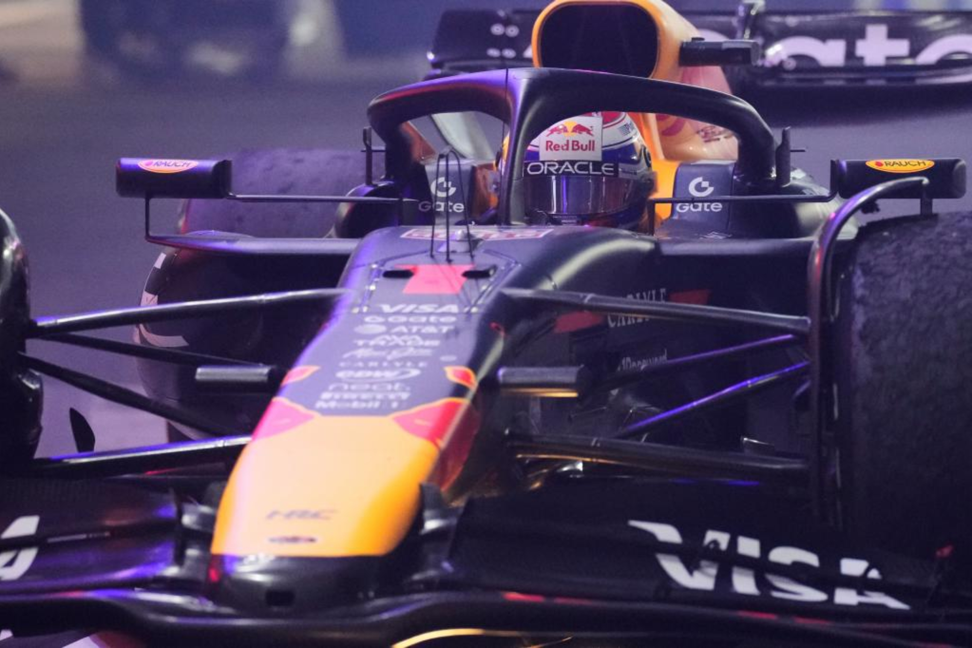 Verstappen entra triunfal en Qatar.