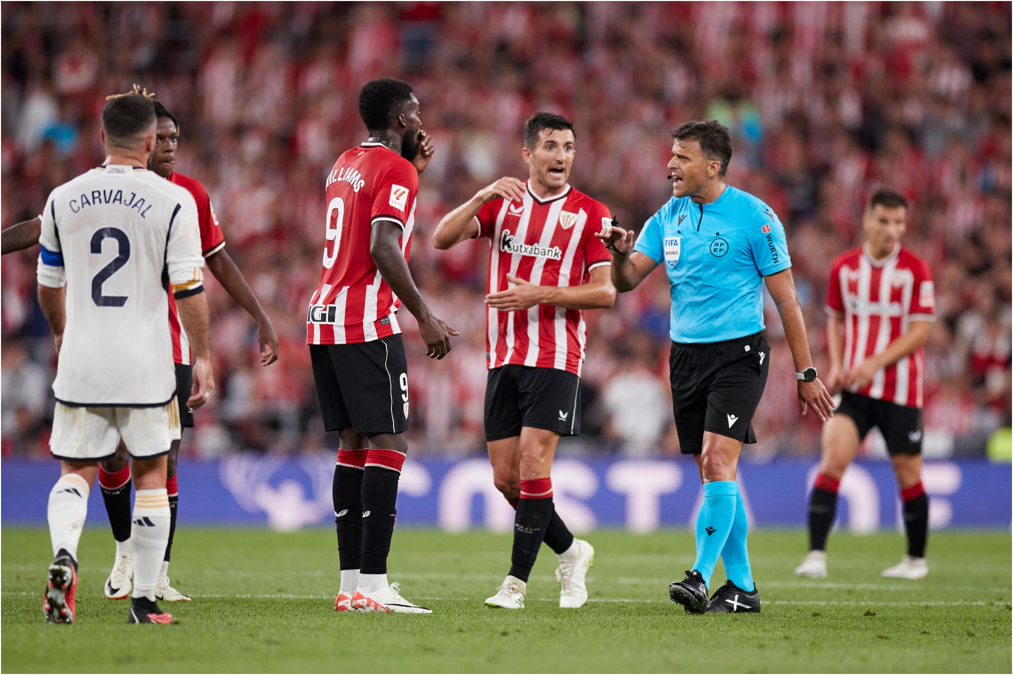 Gil Manzano, en San Mamés, durante un Athletic - Real Madrid.