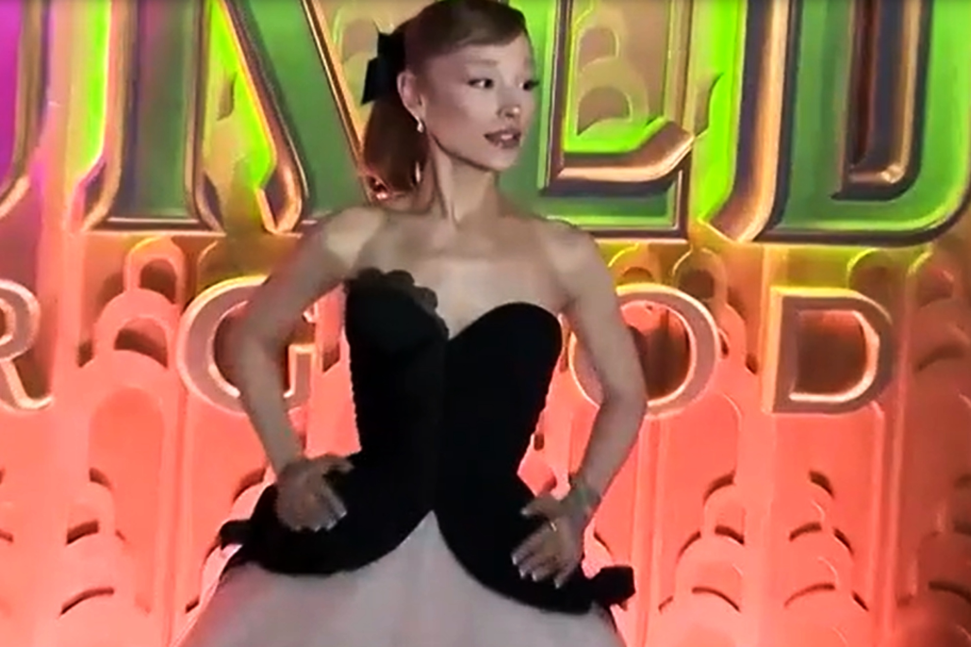 Fotos de Ariana antes y después : r/VindictaRateCelebs, image size:1980x1320