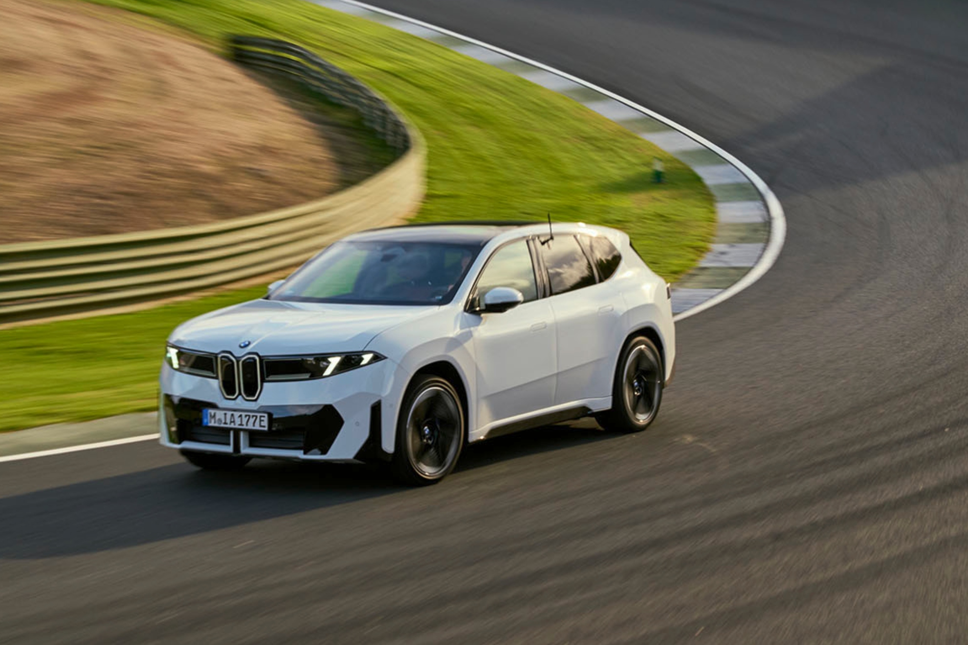 O circuito de Ascari permitiu-nos desfrutar das suas qualidades dinâmicas... apesar do seu peso.