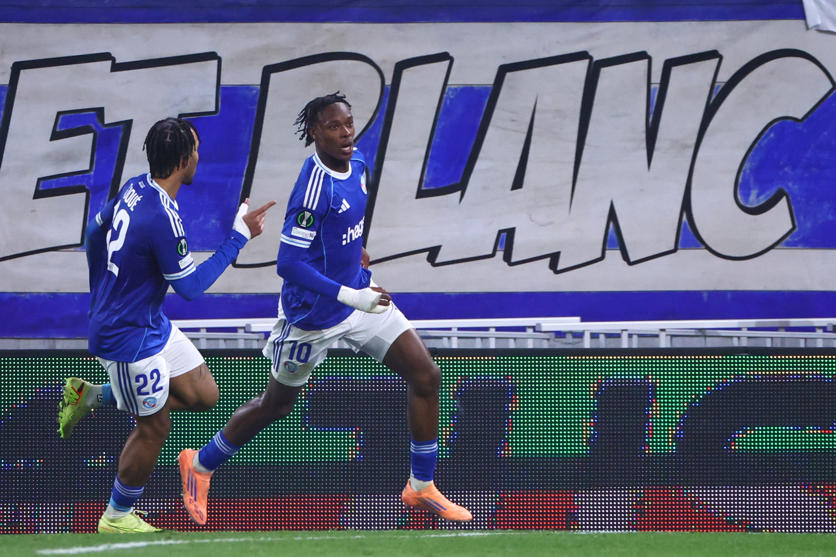 Suspenden a Emmanuel Emegha, fichaje del Chelsea, por creer que Estrasburgo está en Francia