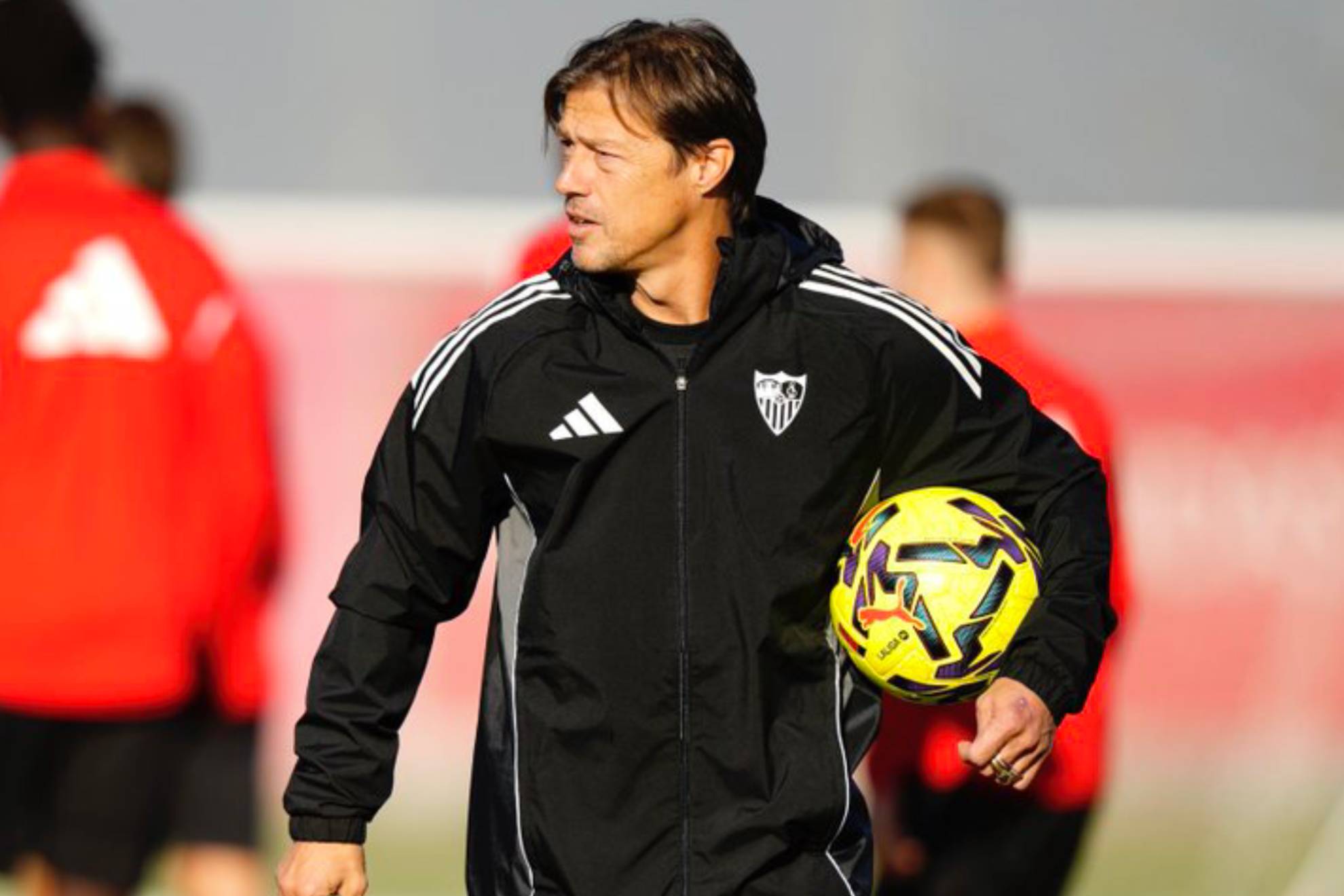 Sevilla's defensive headache deepens as Suazo suffers injury setback - Sevilla FC news