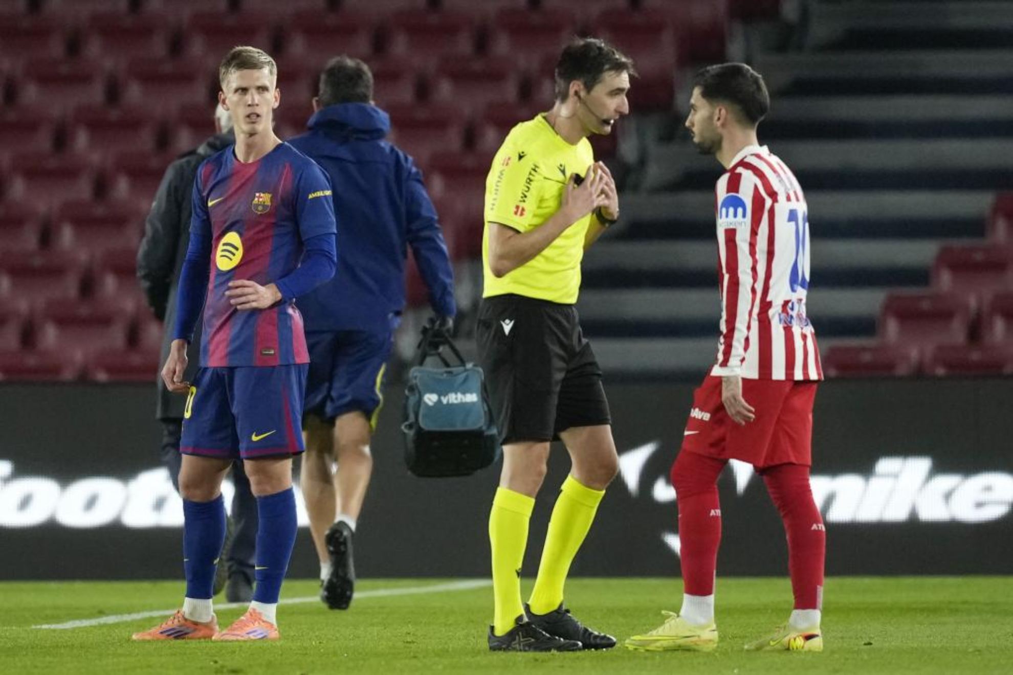 Baena y Olmo, dos de los lesionados en el último Barça-Atlético.