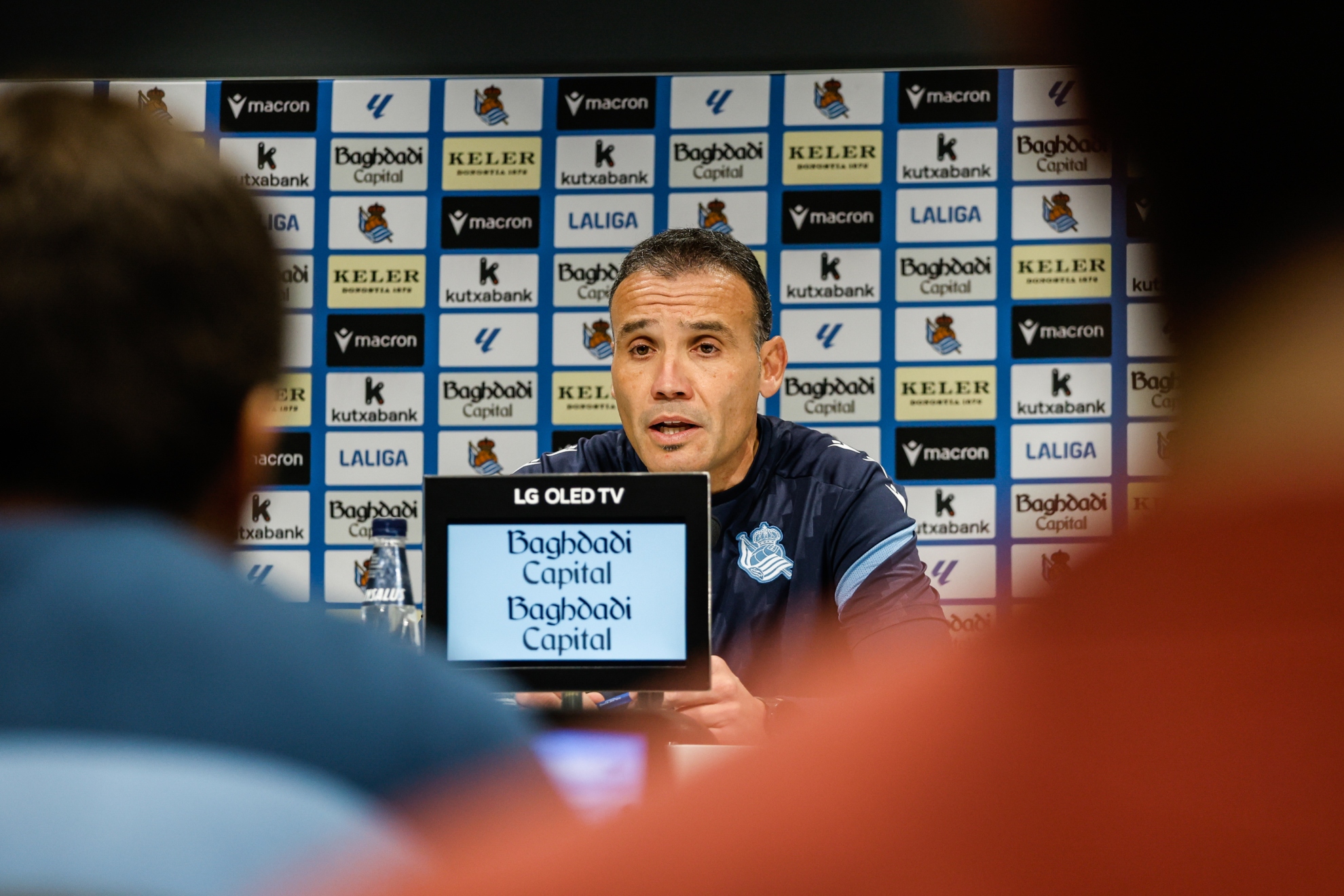 Sergio Francisco responde a los periodistas en una rueda de prensa.
