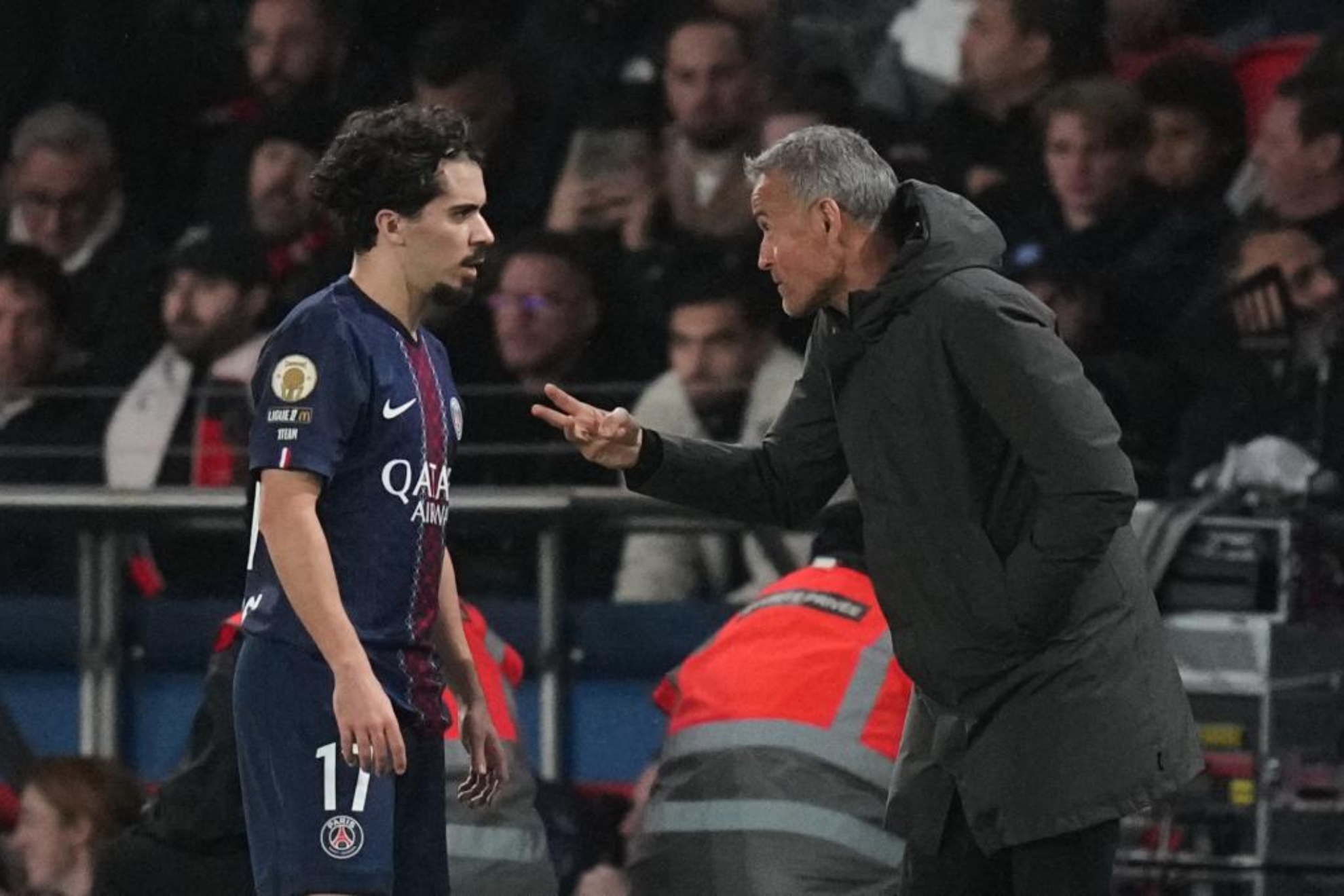 Vitinha con Luis Enrrique en el último partido del PSG.
