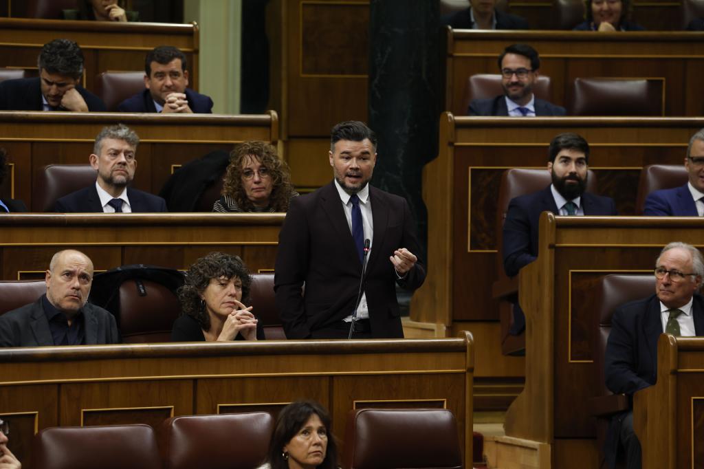 Gabriel Rufián asesta a Pedro Sánchez "dos minutos de realidad" en el  Congreso: "La gente no come de rankings"