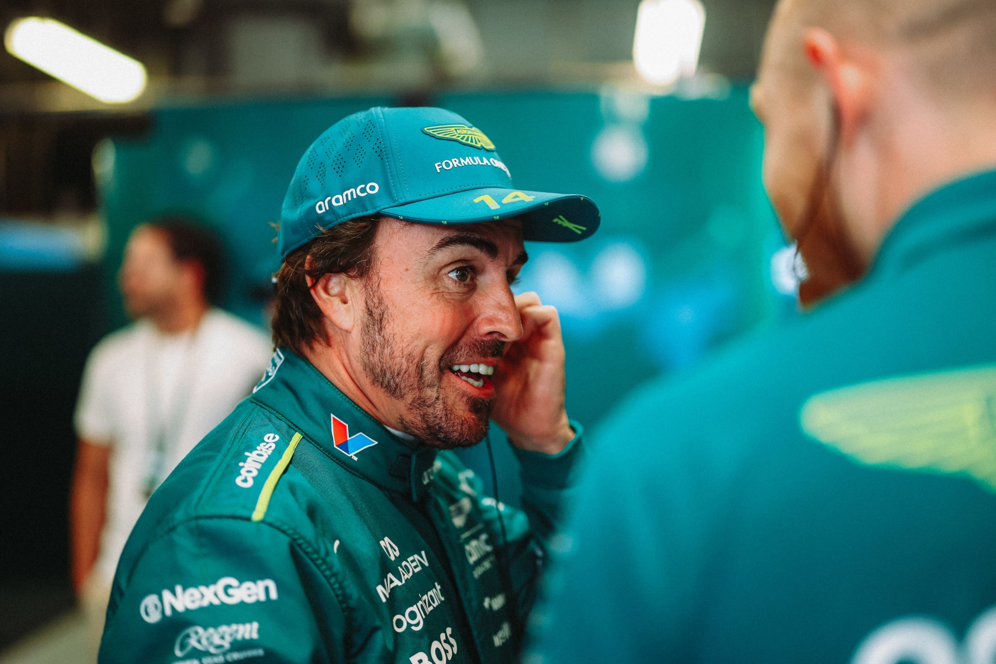 Fernando Alonso, en el stand de Aston Martin en Yas Marina.