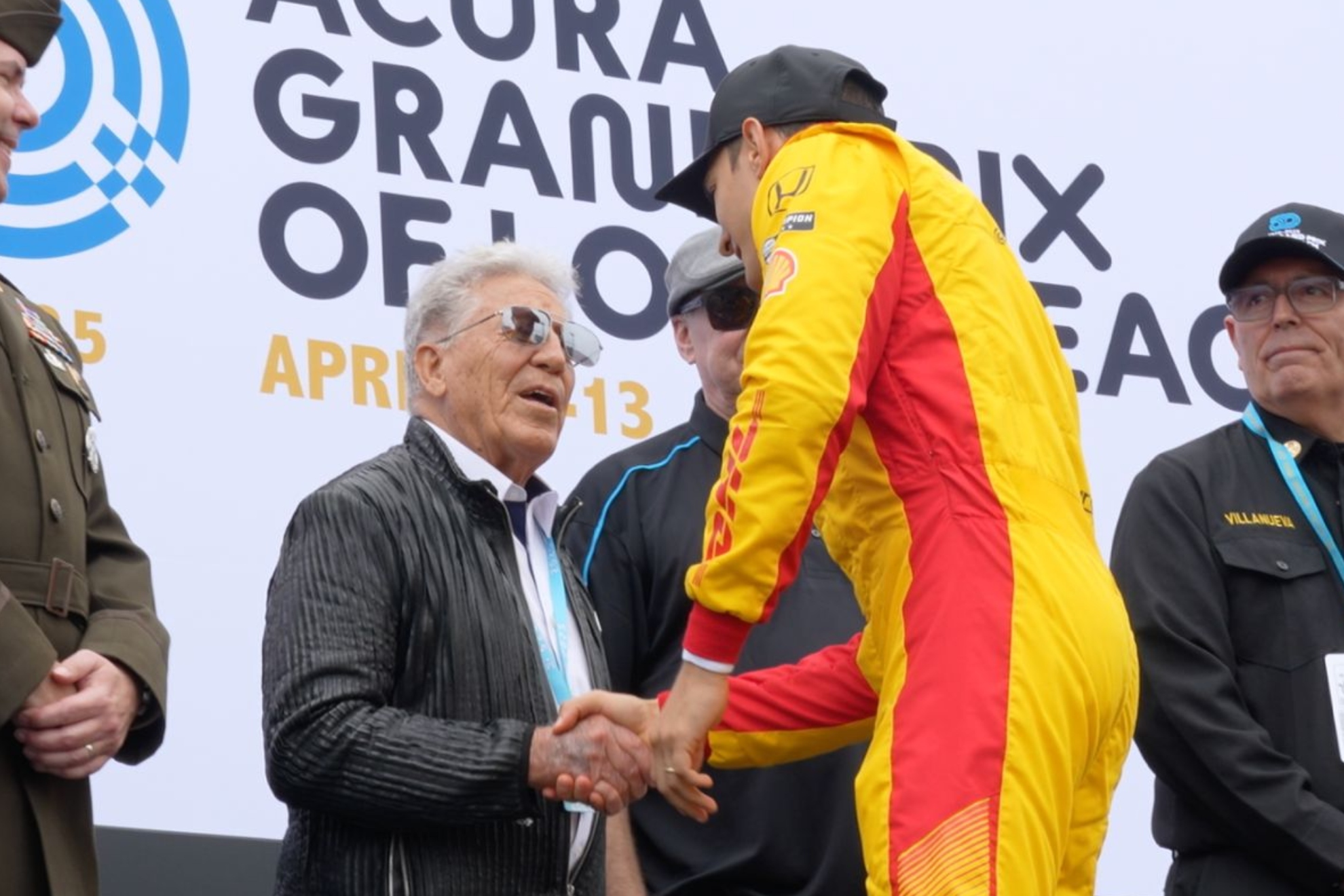 Álex Palou y Mario Andretti, en el podio del GP de Long Beach 2025.