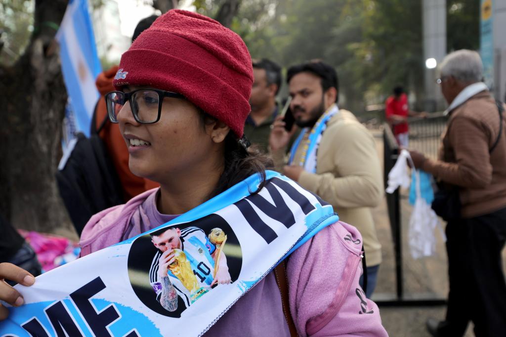 Absolute chaos for Messi in Kolkata with flying seats and mass protests: "We paid 12,000 rupees"