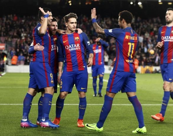 Denis Suárez junto a Neymar, Messi, Luis Suárez y Busquets.
