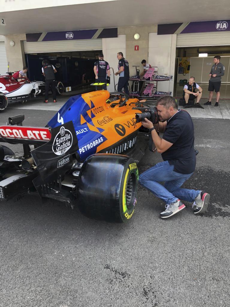 Xavi Gázquez, con el McLaren MCL39.