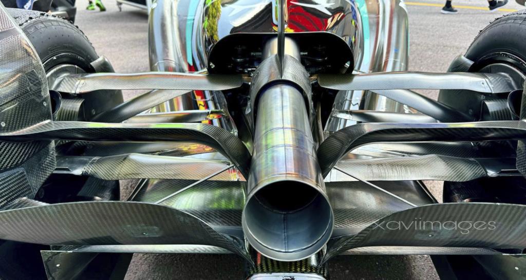 Escape y eje trasero del Mercedes AMG F1 W16.