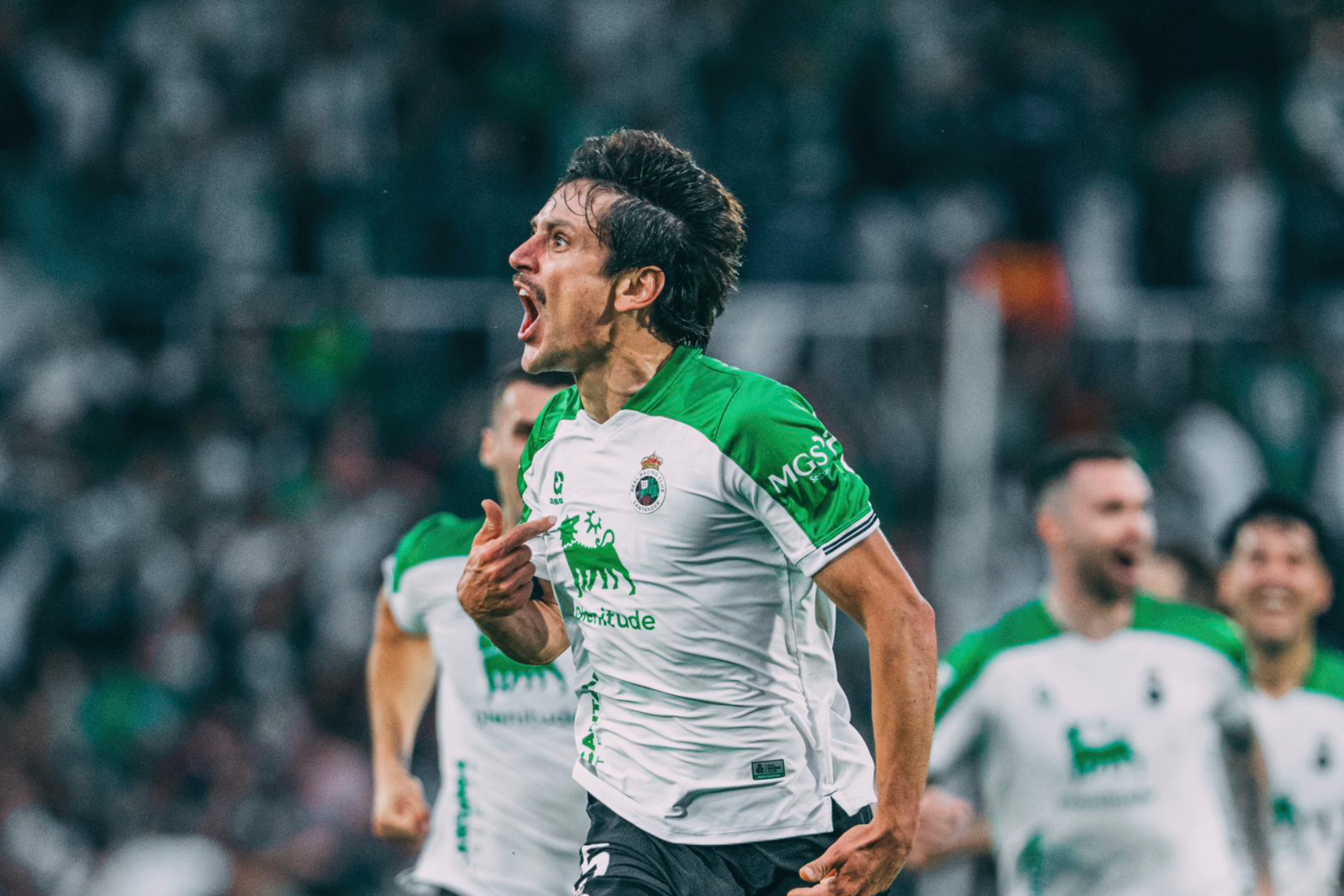 Marco Sangalli celebra un gol con el Racing.