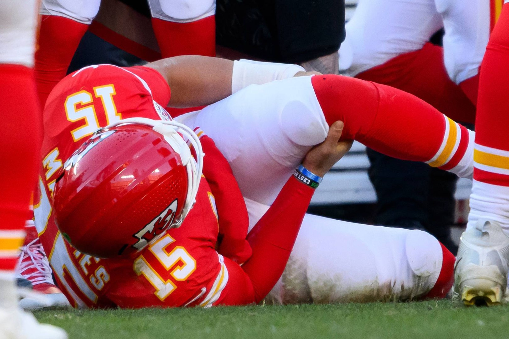 Los Kansas City Chiefs anunciaron que Patrick Mahomes se rompió el ligamento cruzado anterior de la rodilla durante la derrota de su equipo ante Los Angeles Chargers.