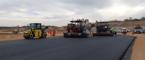 Trabajos de asfaltado en Madring.