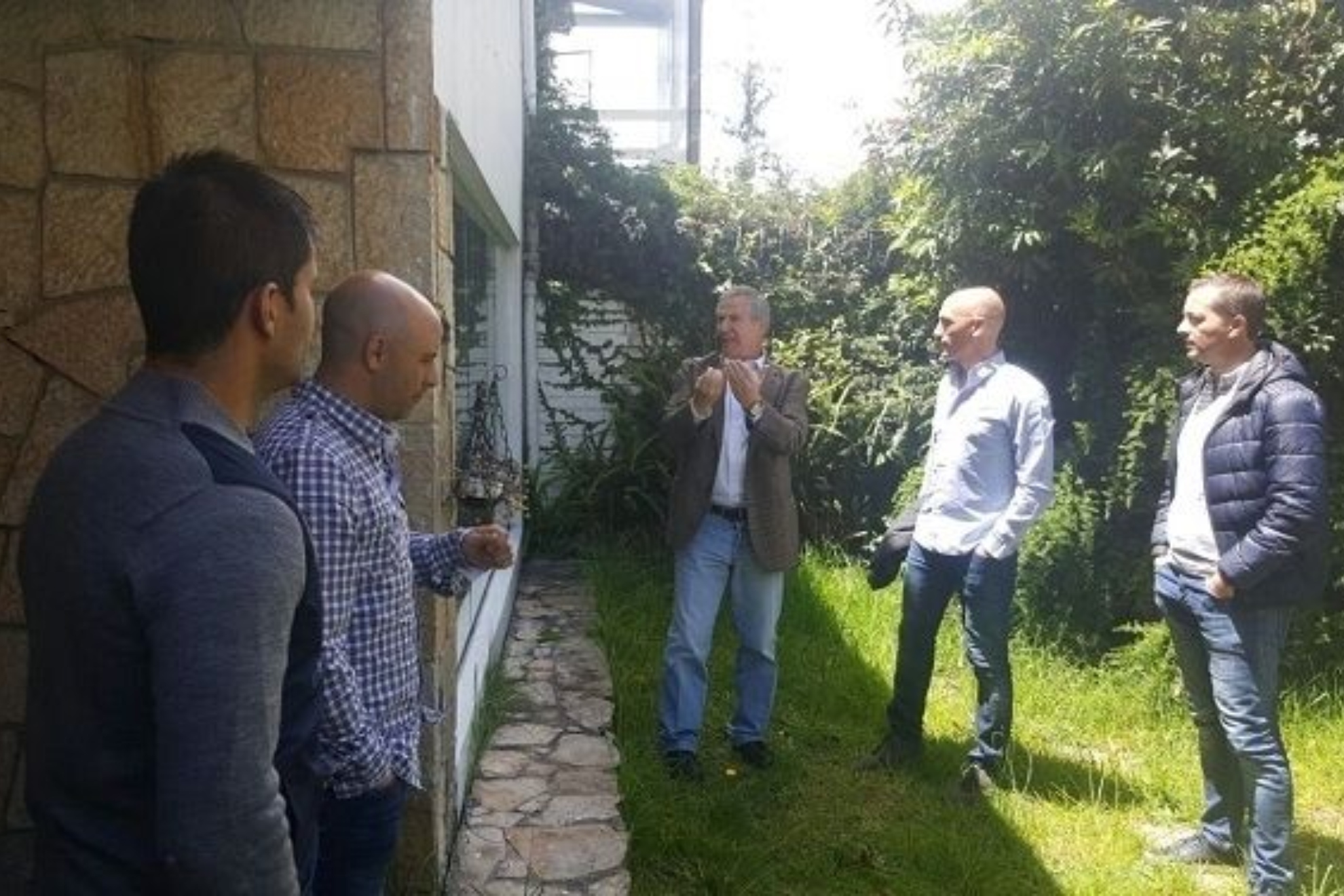 Luis Rubiales, de visita en la sede de Acolfutpro en Bogotá cuando era presidente de la AFE.